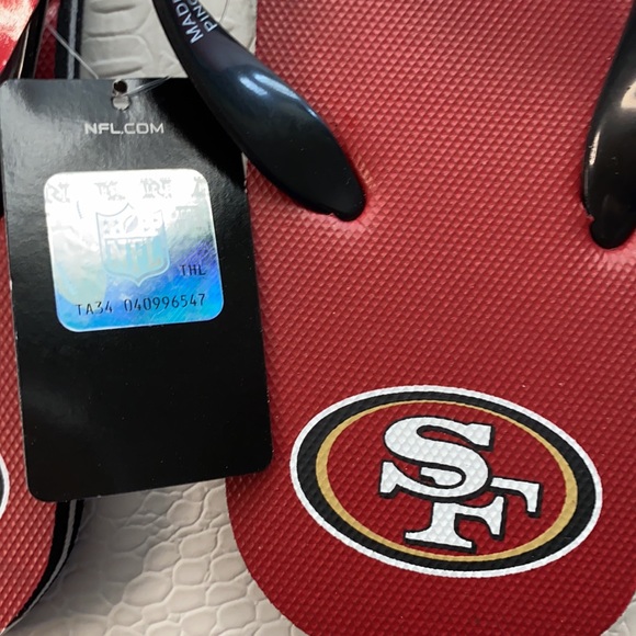 NWT Authentic NFL Fourty Niners Flip Flops - Picture 3 of 5